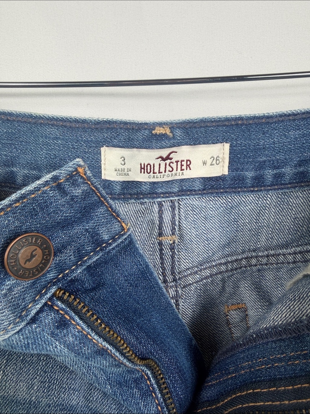 Hollister NWT High Rise Short Short Distressed Denim Shorts Frayed Size 3 / W26 - Picture 2 of 11